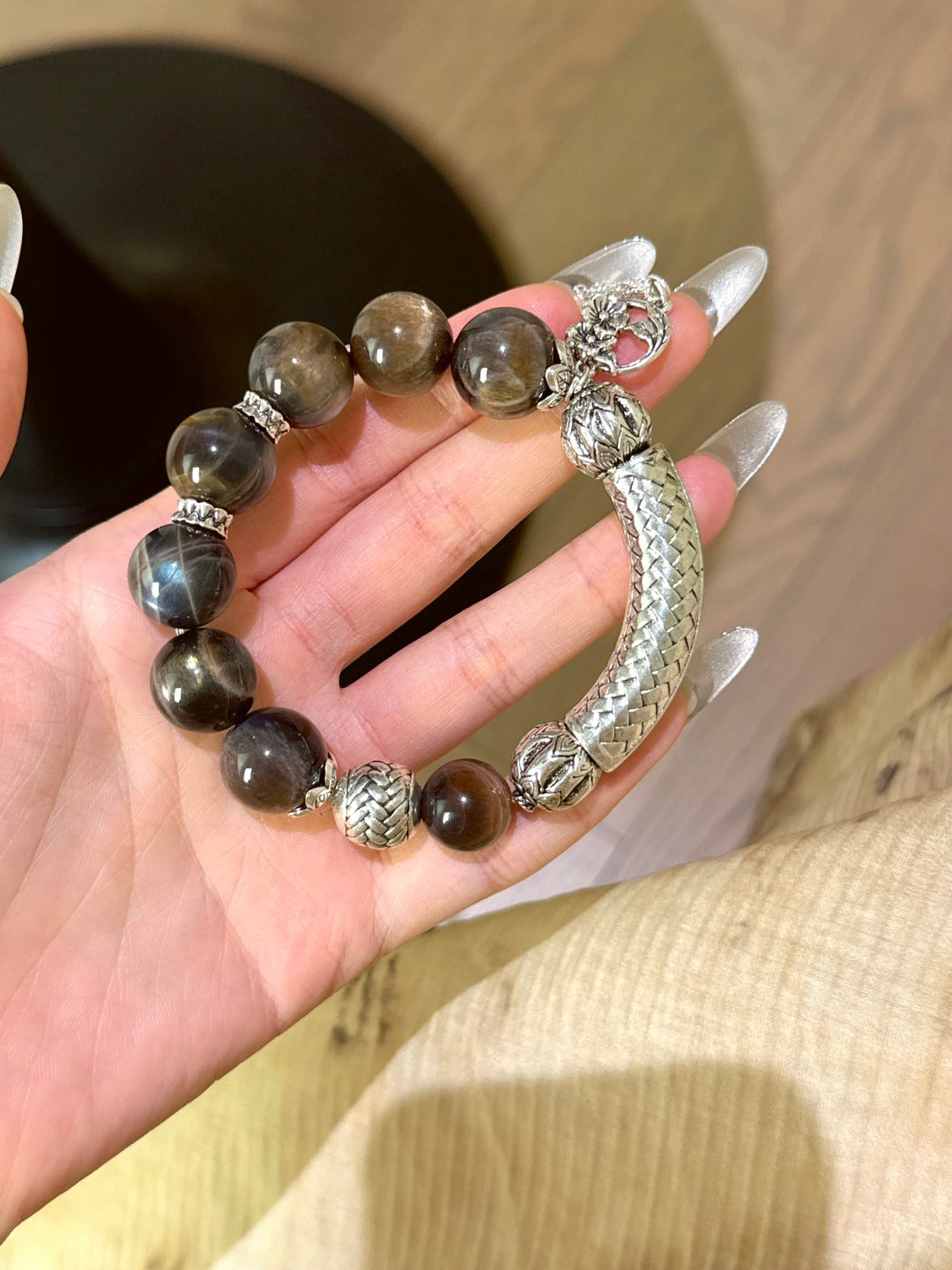 ▫️▪️ Black gold backbone bracelet